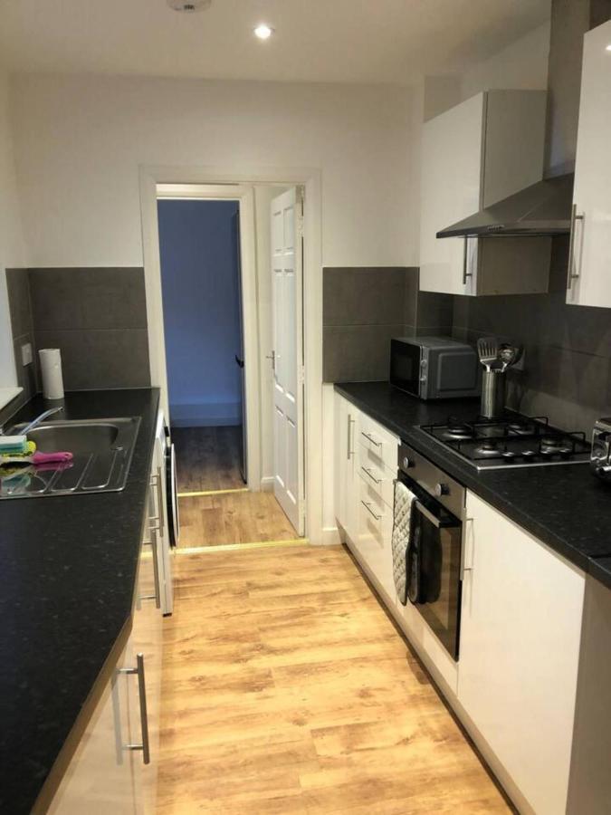 ليفربول Lovely 4-Bed House In Anfield All En-Suite المظهر الخارجي الصورة